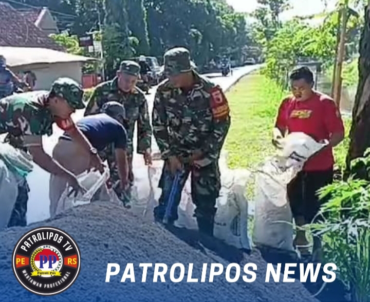 Koramil 0820/20 Banyuanyar Dan Masyarakat Bersatu Untuk Membangun Jembatan Darurat