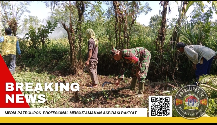 Koramil 0820/07 Wonomerto Dan Masyarakat Gotong Royong Bersihkan Jalan Desa