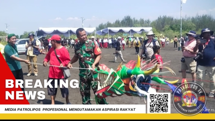 Koramil 0820/01 Kanigaran Kawal Kunjungan Para Fotografer Dunia Di Pantai Permata