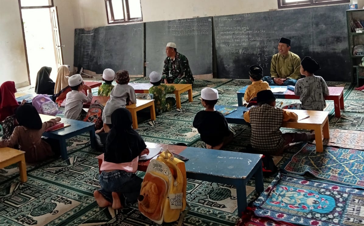 Satgas TMMD Ke 121 Kodim Probolinggo Berikan Motivasi Kepada Santri