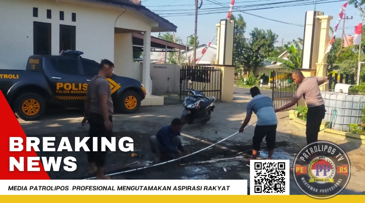 Mako Polsek Wonomerto Semakin Rapi Dengan Pemasangan Paving Di Halaman Depan