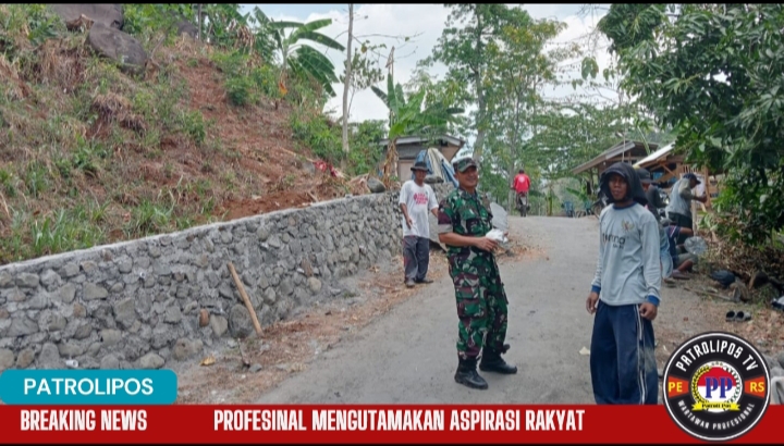 Bati Wanwil Koramil 0820/09 Lumbang Hadiri Kegiatan Monitoring Pembangunan Infrastruktur Di Desa Negoro Rejo